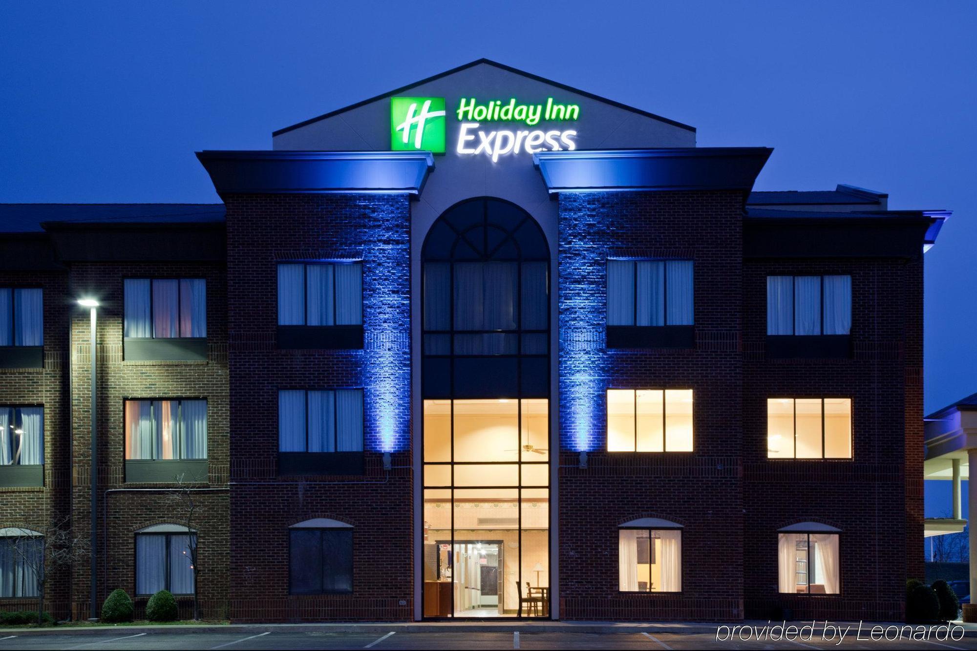 Holiday Inn Express & Suites Shelbyville By Ihg Exterior foto